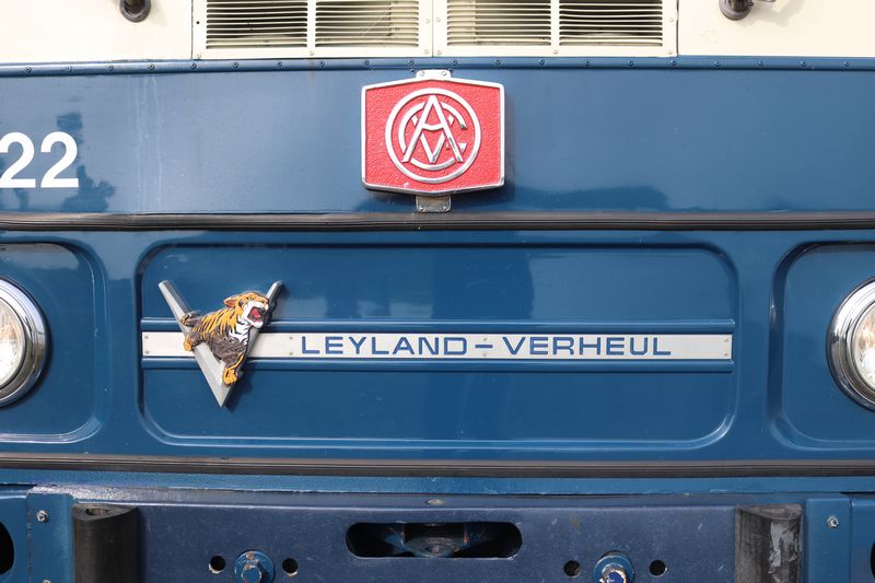 Rondrit met museumbussen door Arnhem